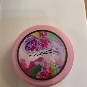 MAC
Botanic Panic Extra Dimension Skinfinish limited-edition highlighter